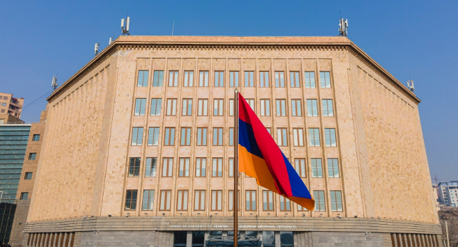 Հայաստանի Ամերիկյան Համալսարան, Փափազյան գրադարան